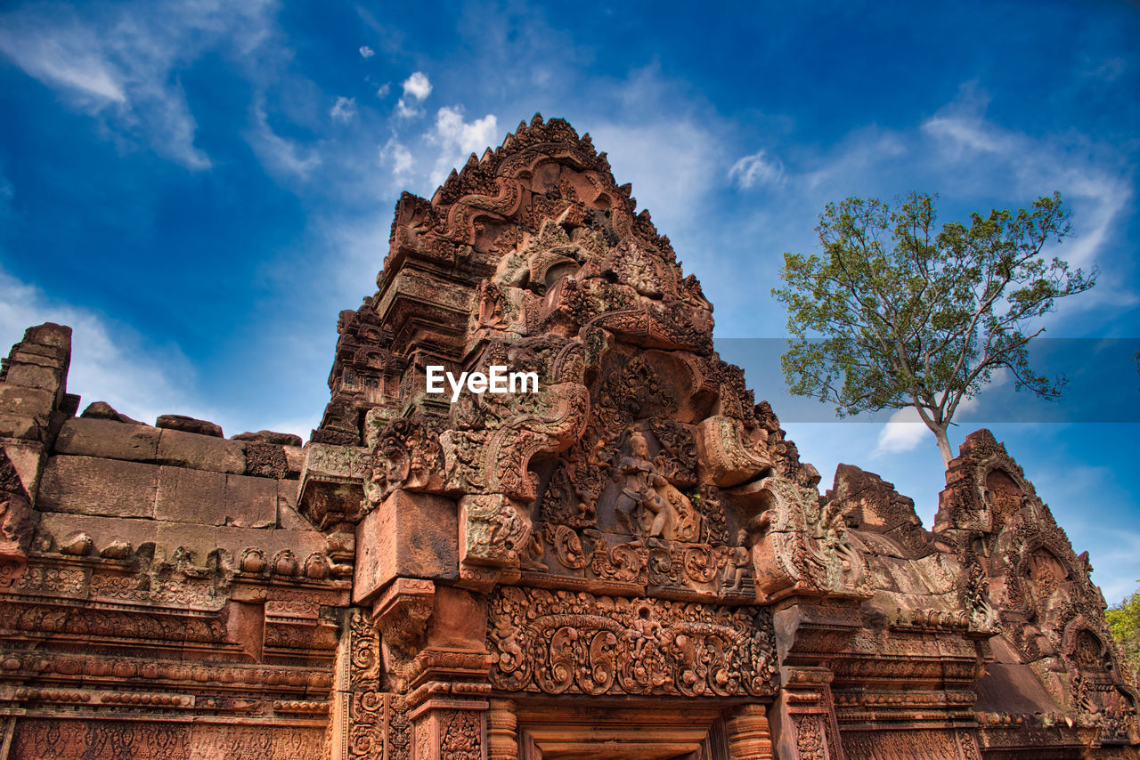 Banteay srei or banteay srey temple site among the ancient ruins of angkor wat hindu temple complex