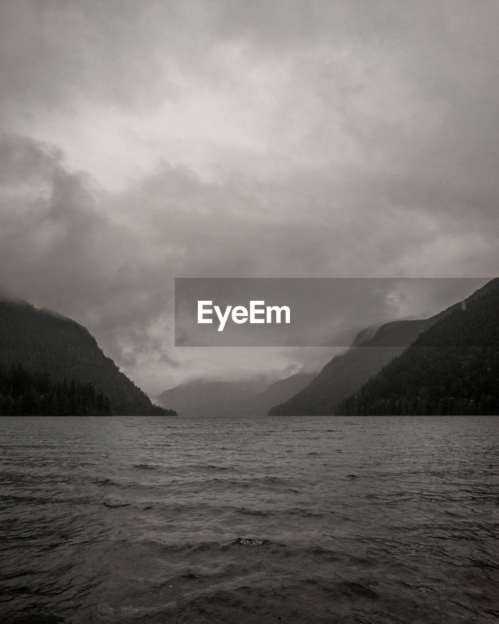 SCENIC VIEW OF LAKE BY MOUNTAIN AGAINST SKY