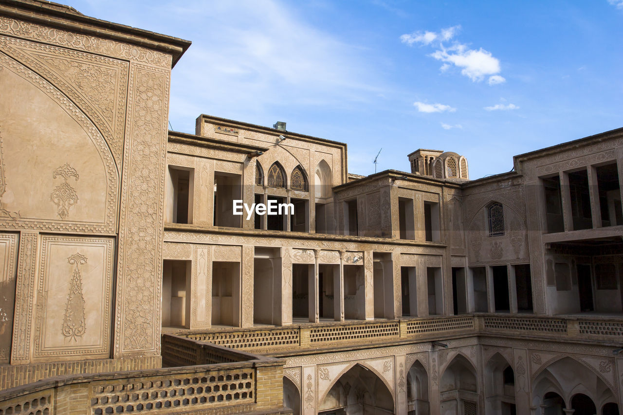 LOW ANGLE VIEW OF HISTORICAL BUILDING