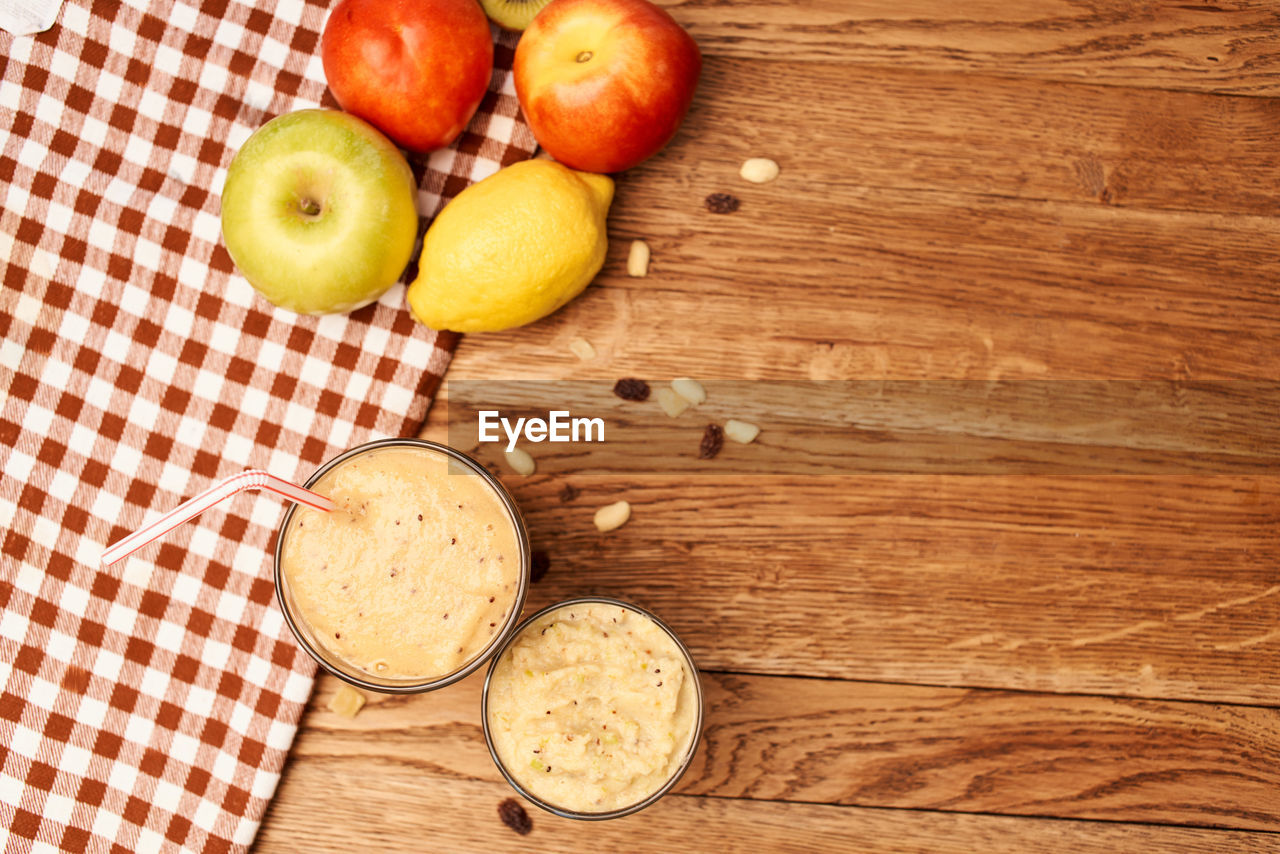 HIGH ANGLE VIEW OF APPLES IN CONTAINER ON TABLE