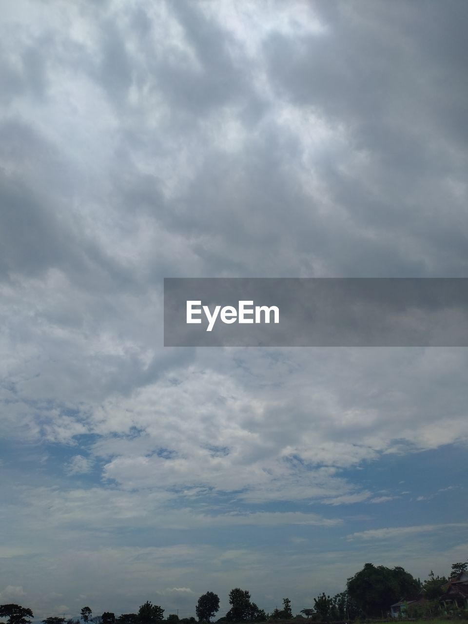 LOW ANGLE VIEW OF CLOUDY SKY