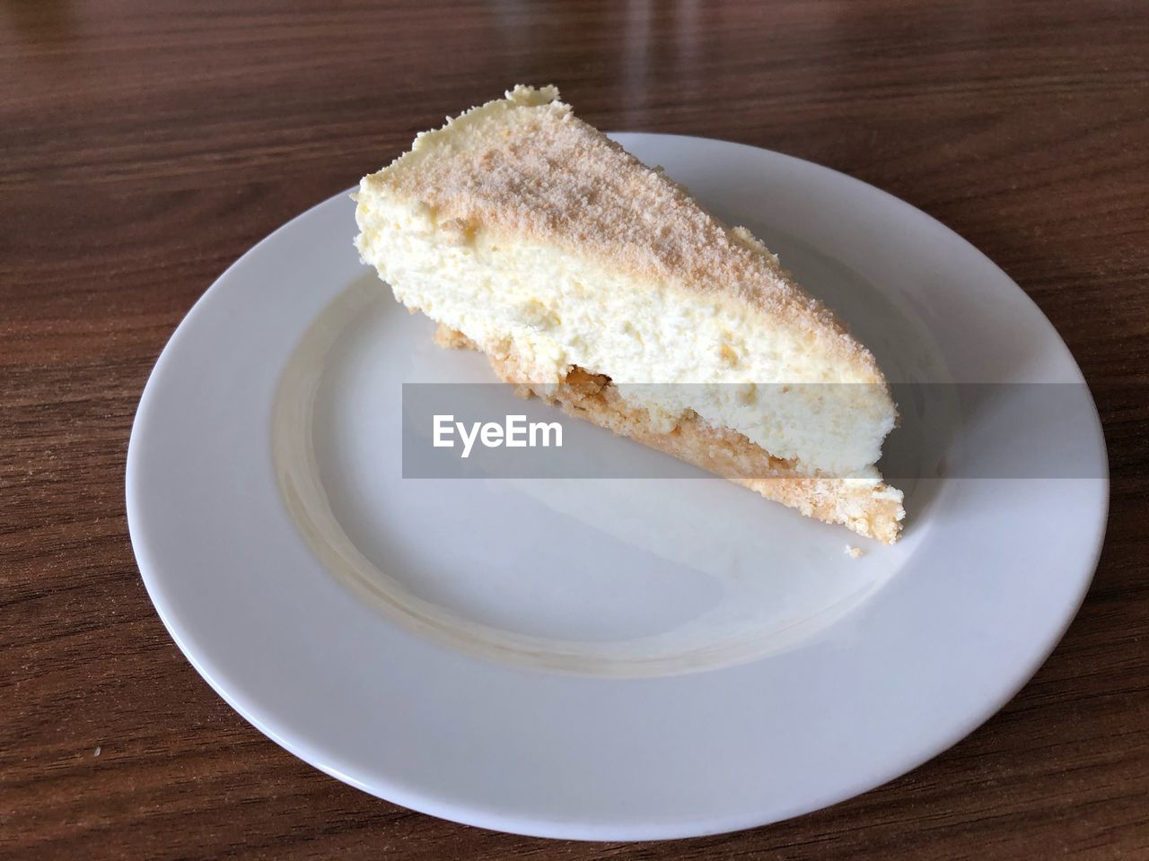 HIGH ANGLE VIEW OF CAKE SLICE ON PLATE