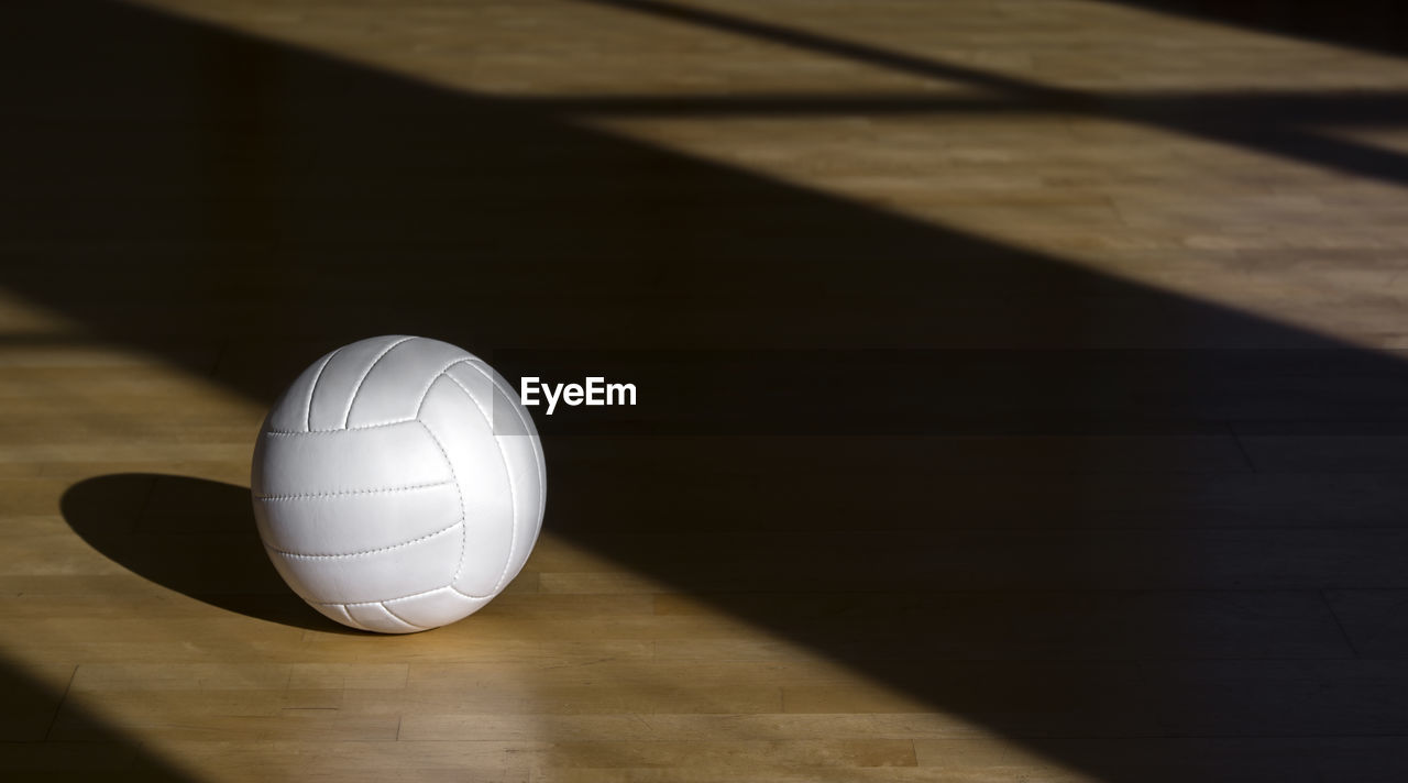 HIGH ANGLE VIEW OF BALL ON FLOOR