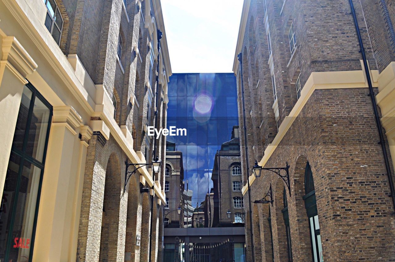 LOW ANGLE VIEW OF MODERN BUILDINGS AGAINST SKY