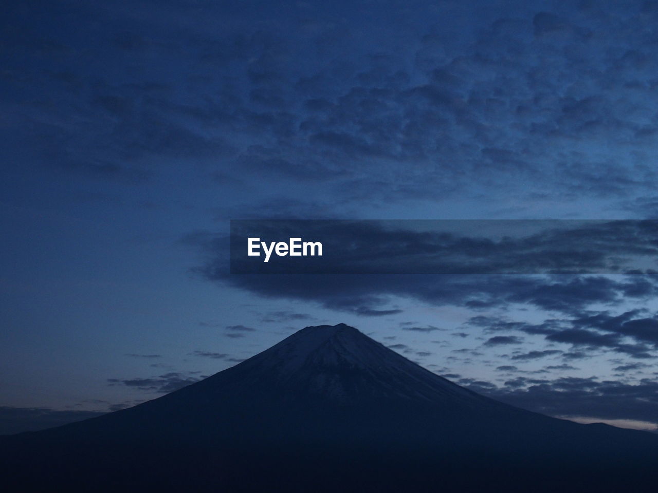 SCENIC VIEW OF MOUNTAIN AGAINST CLOUDY SKY