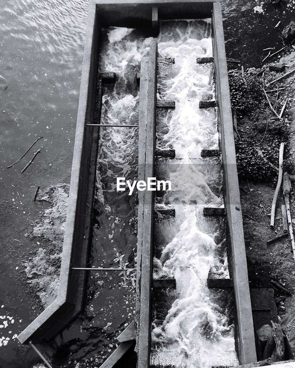 CLOSE-UP VIEW OF FROZEN WATER