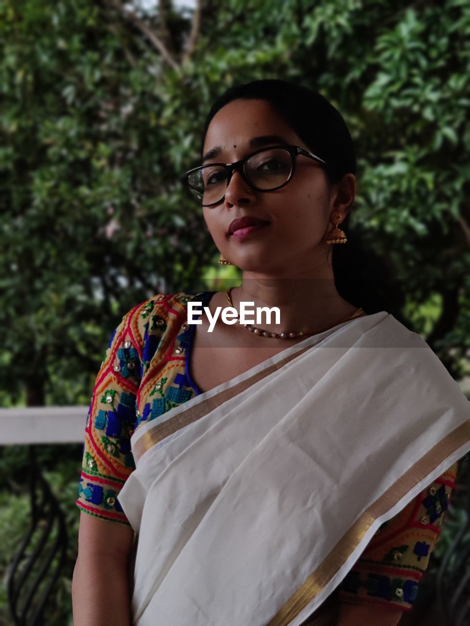 Portrait of a young woman wearing eyeglasses