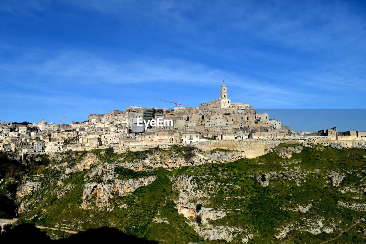 LOW ANGLE VIEW OF HISTORICAL BUILDING AGAINST SKY