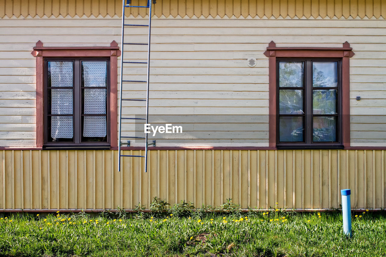 CLOSED WINDOW OF HOUSE