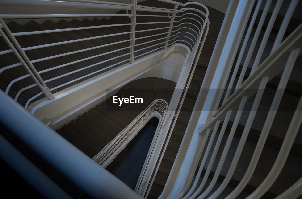 HIGH ANGLE VIEW OF RAILING