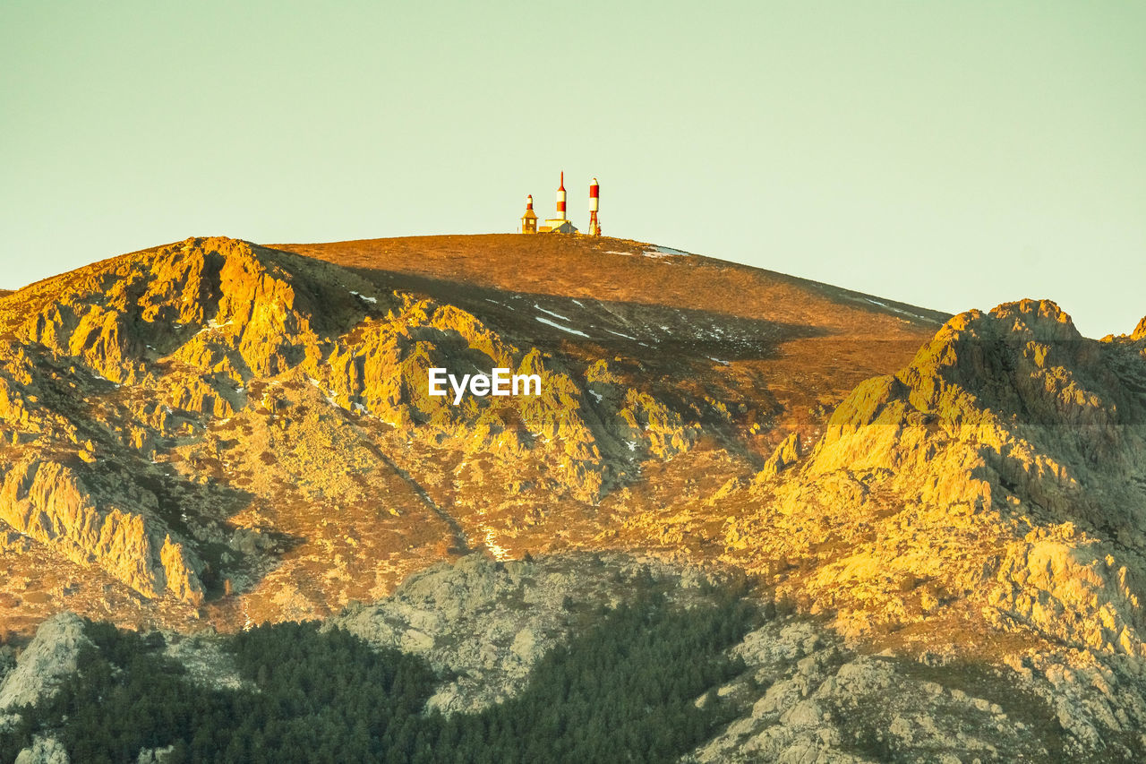 SCENIC VIEW OF MOUNTAIN AND AGAINST SKY