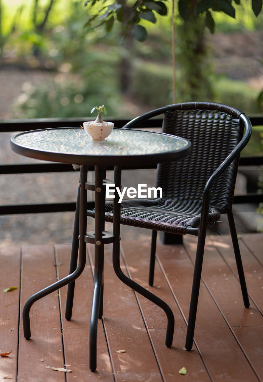 seat, chair, table, iron, furniture, food and drink, wood, no people, nature, outdoor structure, absence, outdoors, coffee table, food, day, plant, empty, front or back yard, patio, dining room, drink, dining table, cafe, focus on foreground, restaurant, setting