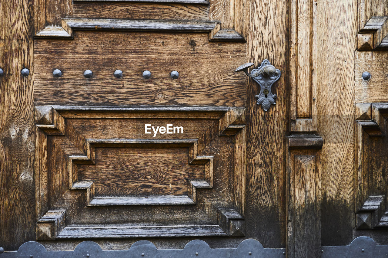 CLOSE-UP OF CLOSED DOORS