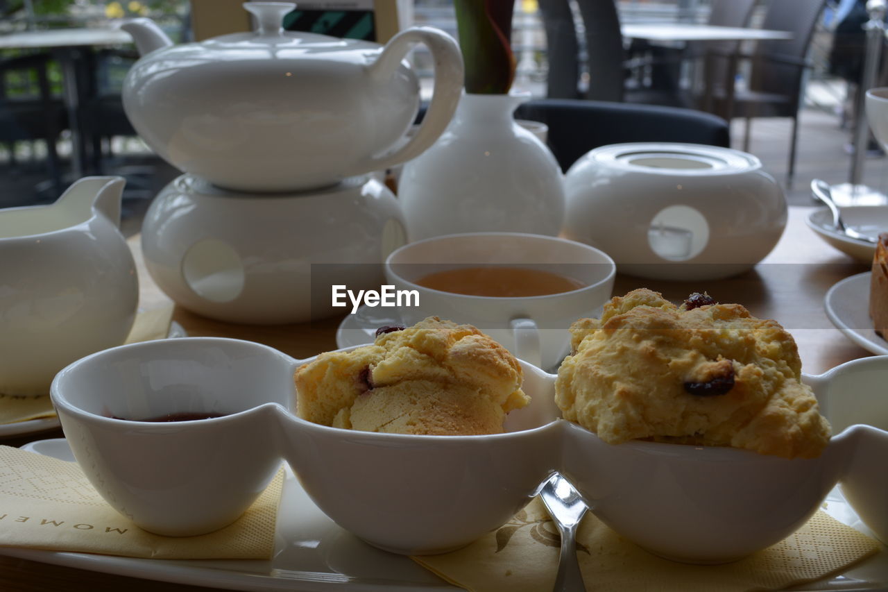 HIGH ANGLE VIEW OF BREAKFAST SERVED ON TABLE