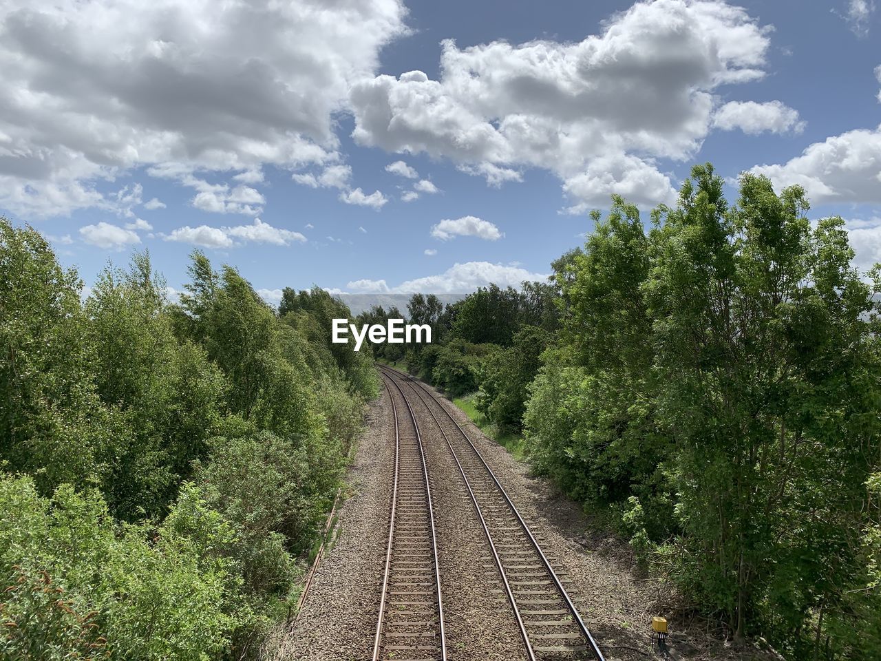 VIEW OF RAILROAD TRACKS AGAINST SKY