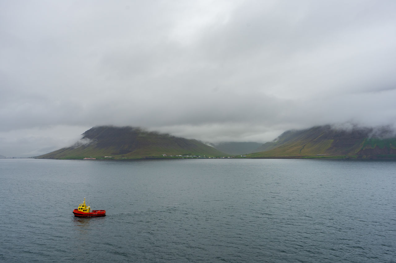 The pilot boat is coming