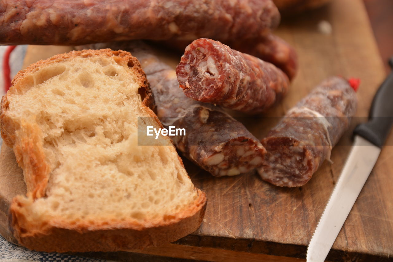 CLOSE-UP OF BREAD ON TABLE