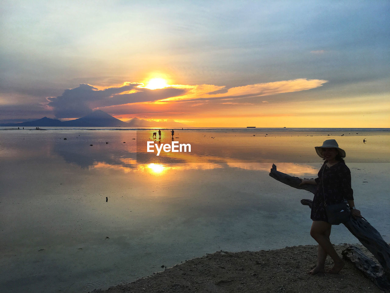 SCENIC VIEW OF SEA AGAINST ORANGE SKY