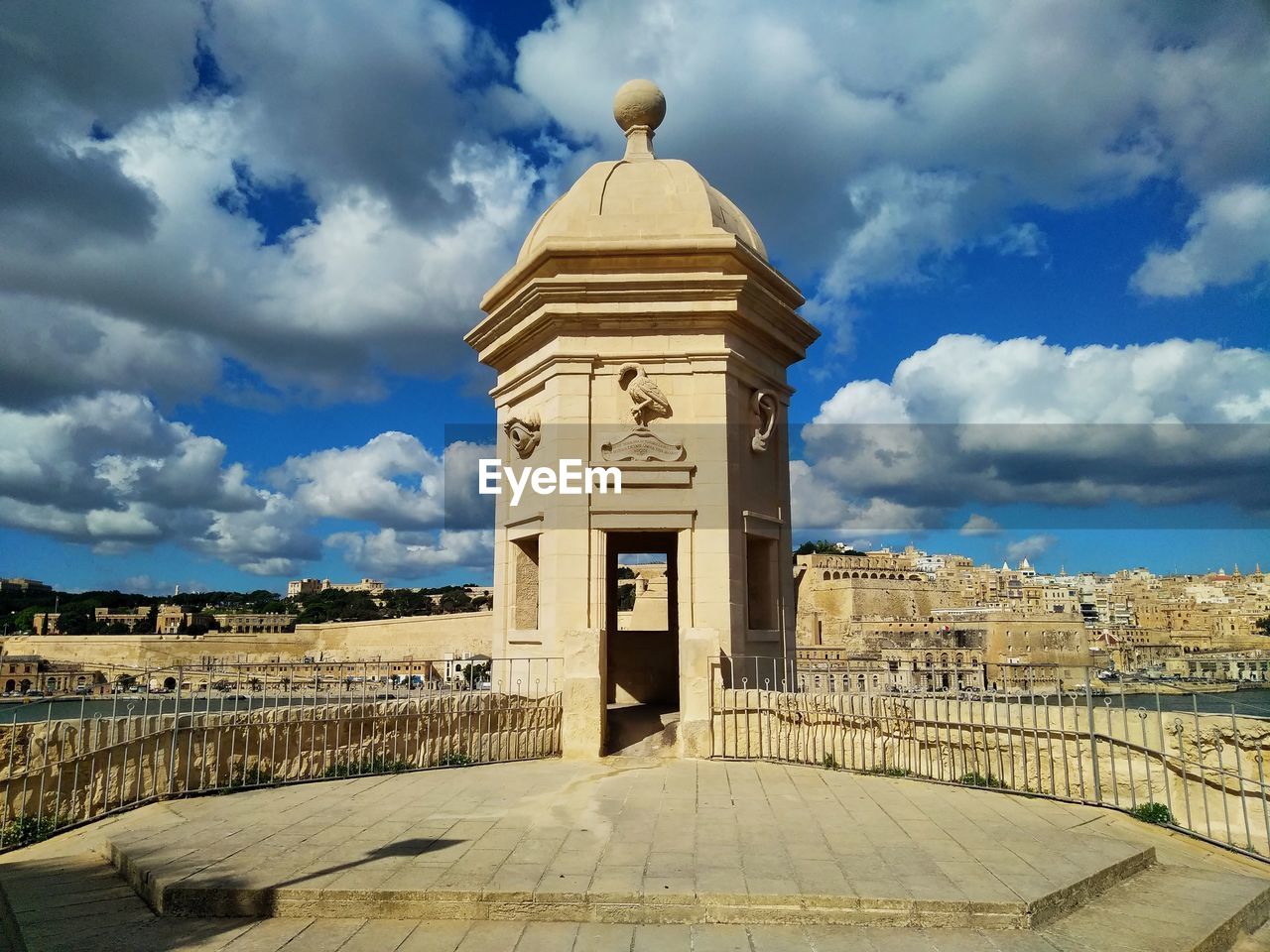 EXTERIOR OF HISTORIC BUILDING AGAINST SKY