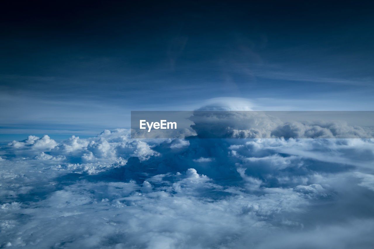 LOW ANGLE VIEW OF CLOUDSCAPE AGAINST CLOUDY SKY