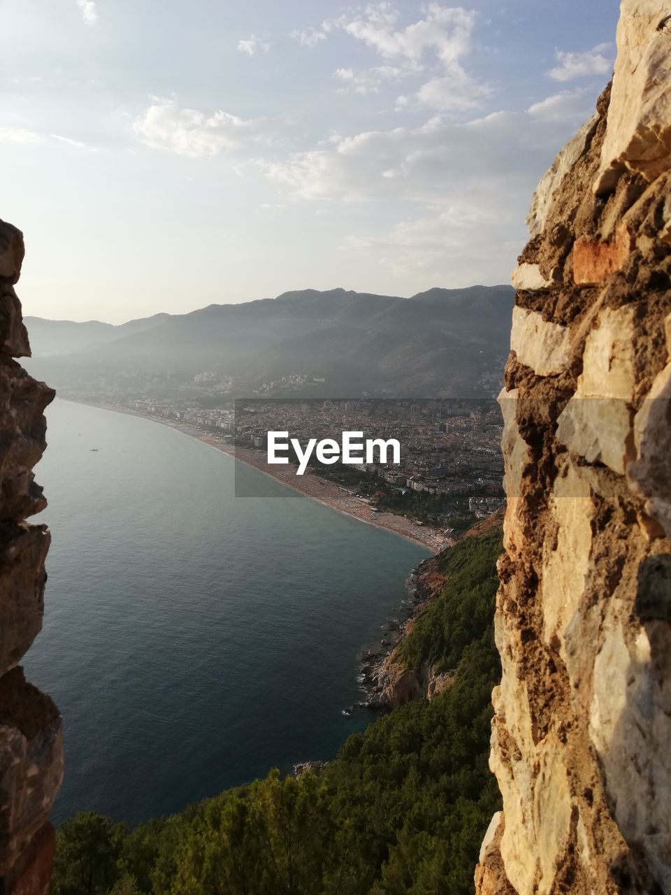 SCENIC VIEW OF ROCKS AND MOUNTAINS AGAINST SKY