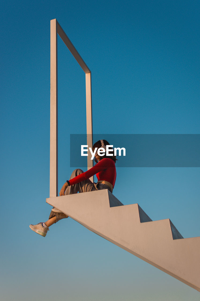 LOW ANGLE VIEW OF MAN AGAINST SKY