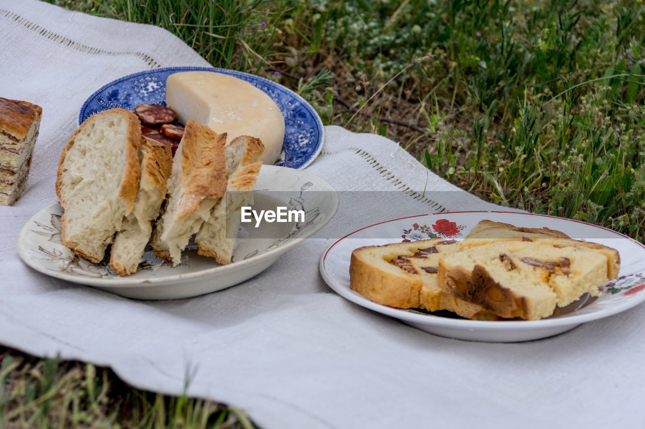 CLOSE-UP OF FOOD SERVED ON PLATE