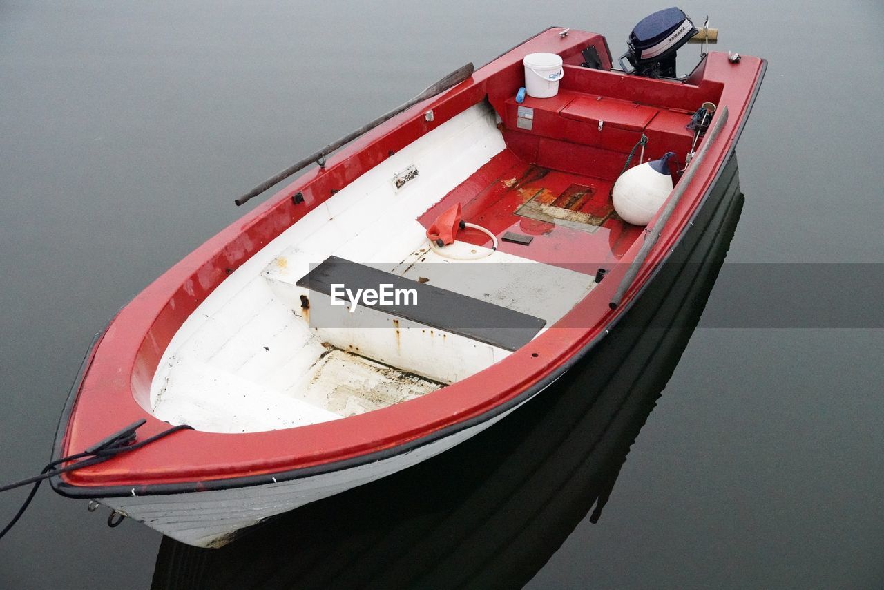 nautical vessel, vehicle, water, boat, transportation, mode of transportation, watercraft, moored, dinghy, no people, speedboat, nature, red, lake, ship