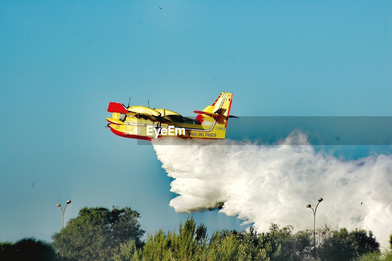 AIRPLANE FLYING IN SKY