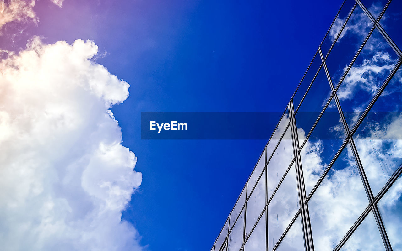 Amazing cloud and sky reflection on window glass building.