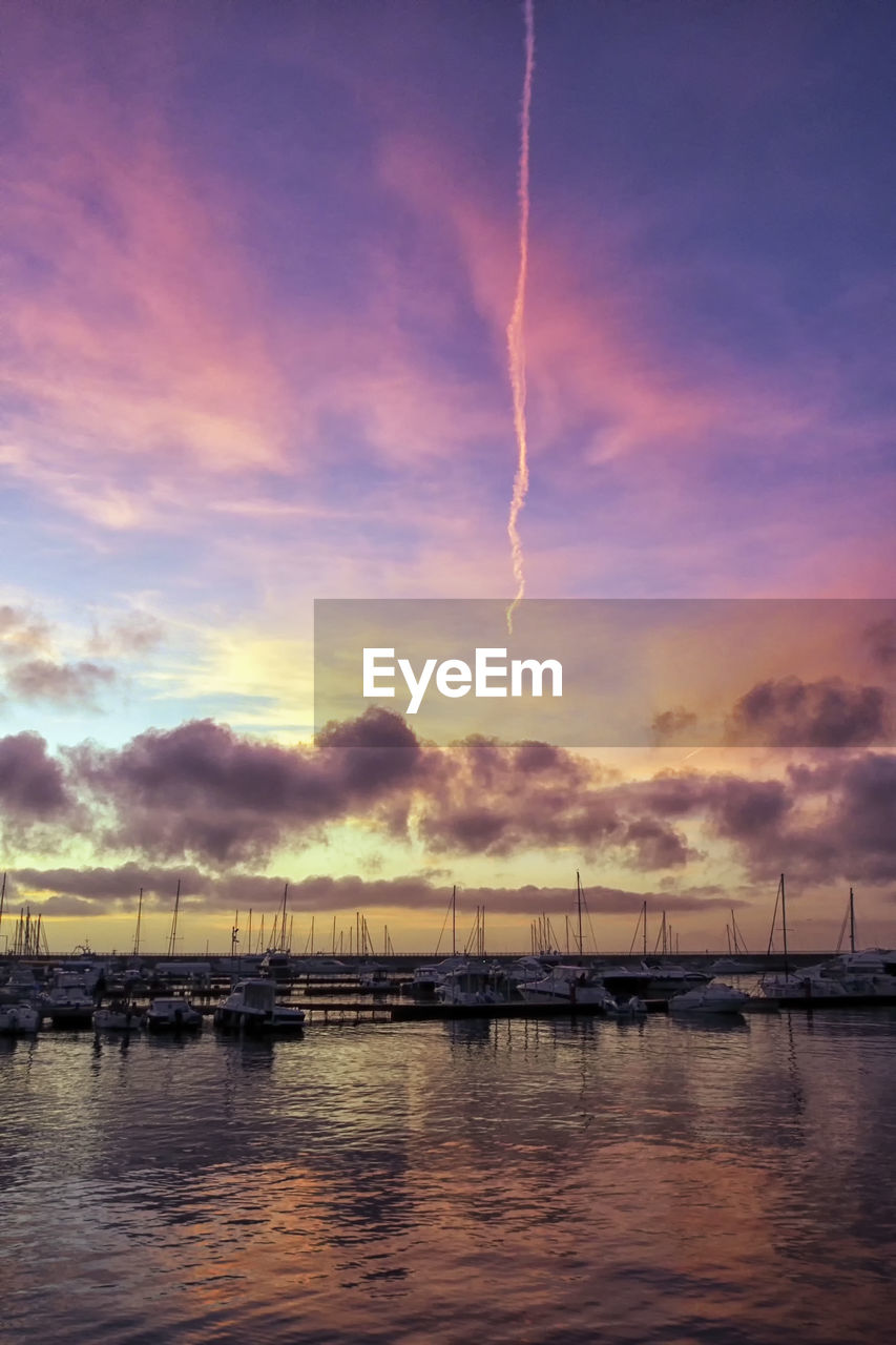 SCENIC VIEW OF DRAMATIC SKY OVER SEA