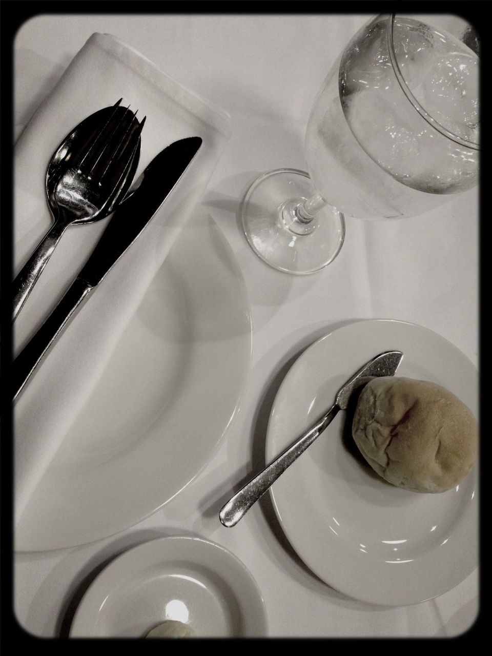 CLOSE-UP OF FOOD ON TABLE