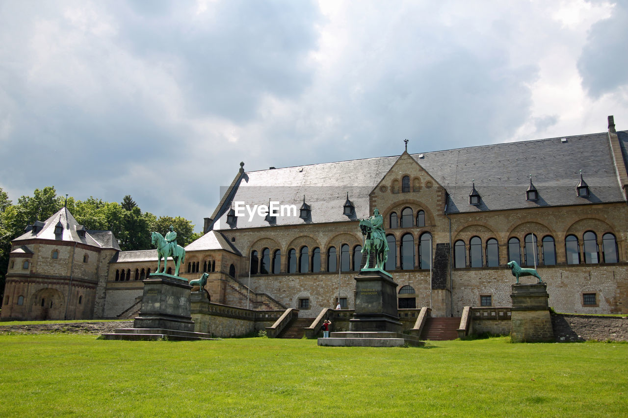 VIEW OF TEMPLE AGAINST BUILDINGS