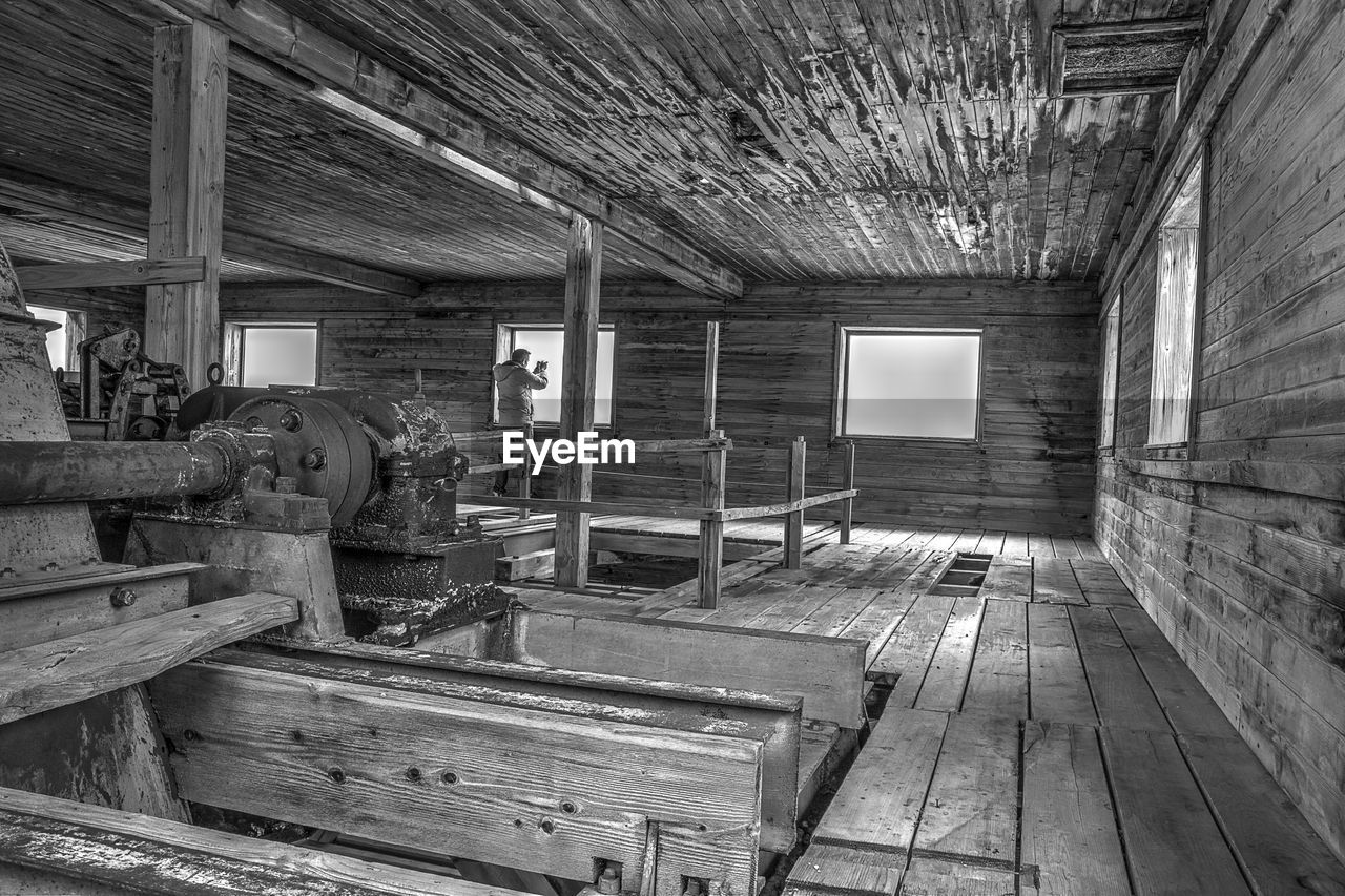 ABANDONED BUILDING INTERIOR