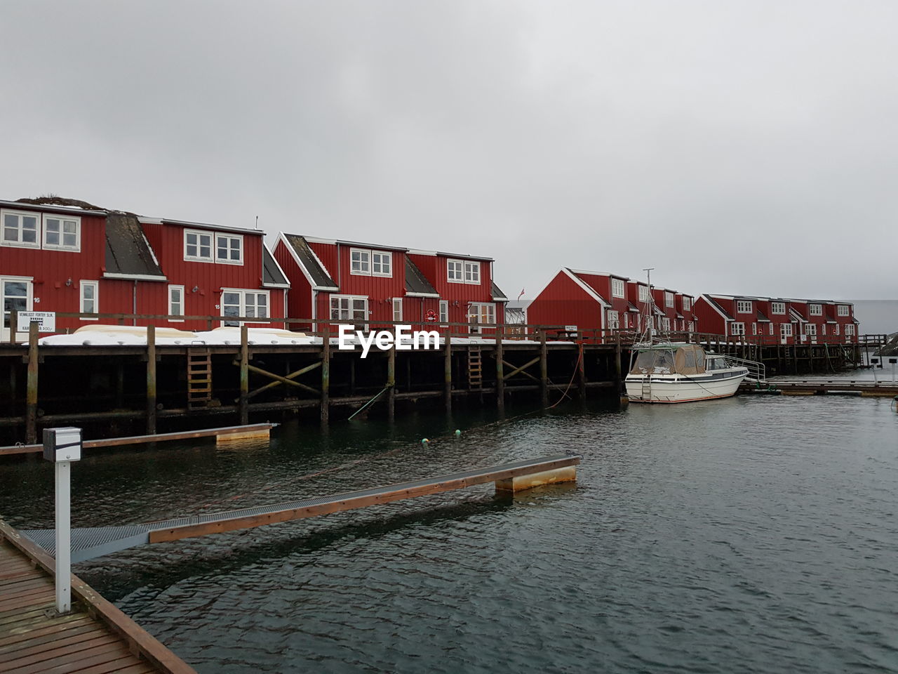 VIEW OF BUILDINGS BY RIVER AGAINST SKY