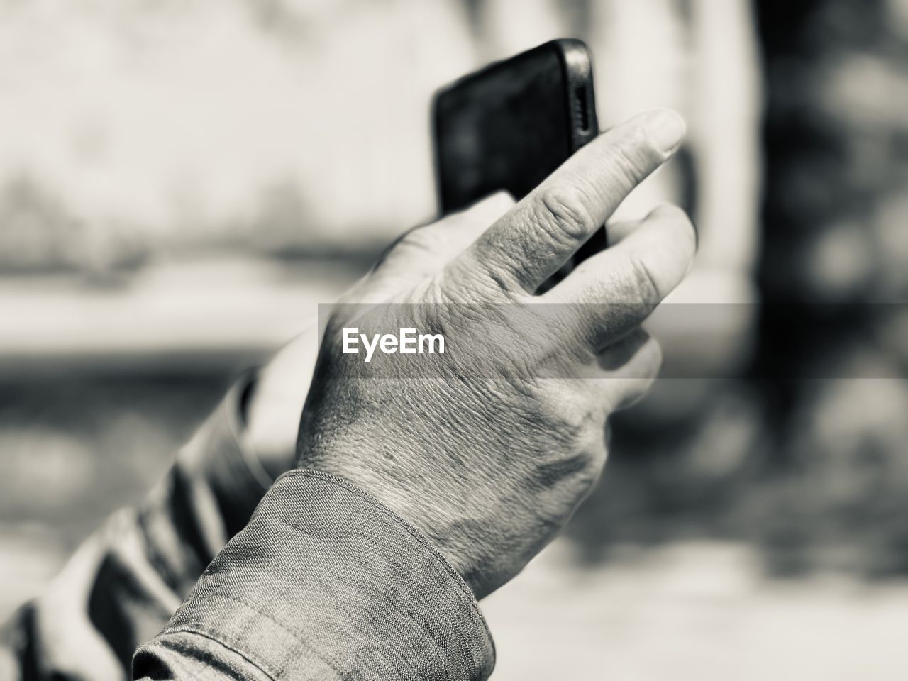 hand, white, black, black and white, close-up, monochrome photography, one person, monochrome, focus on foreground, communication, finger, adult, technology, holding, person, men, wireless technology, arm, day, outdoors, lifestyles, smartphone