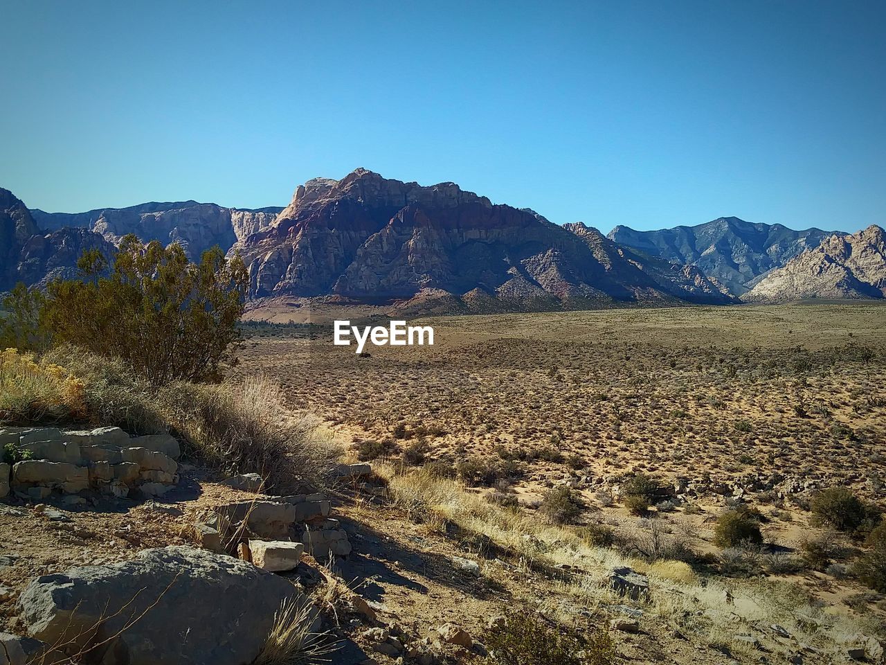 SCENIC VIEW OF MOUNTAIN AGAINST CLEAR BLUE SKY