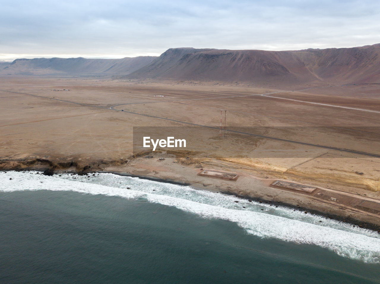 SCENIC VIEW OF DESERT AGAINST SKY