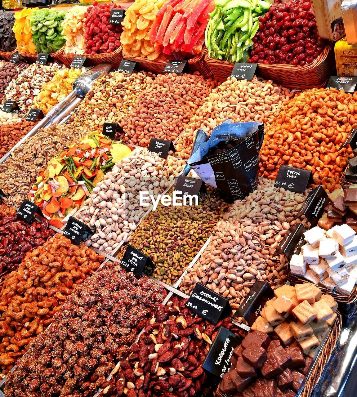 VARIOUS FRUITS IN MARKET