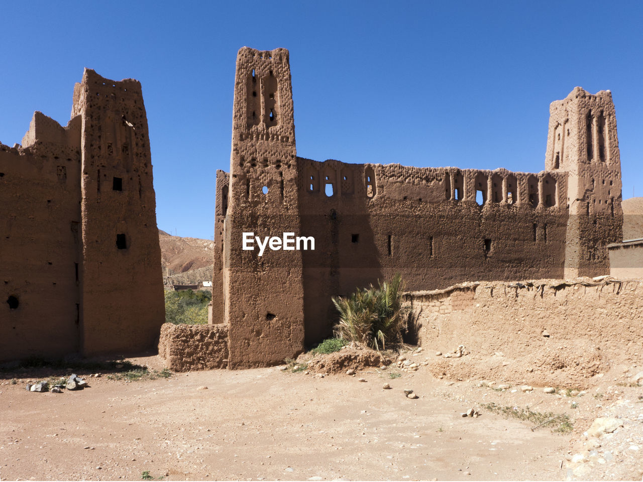 Hike through the dadestal at the oasis boumalne in the southern part of the atlas mountains.