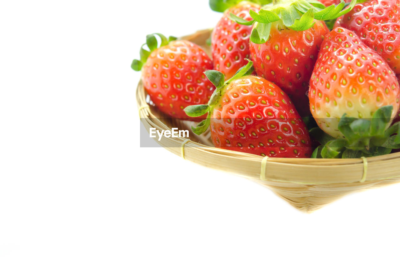 HIGH ANGLE VIEW OF FRUITS IN BASKET