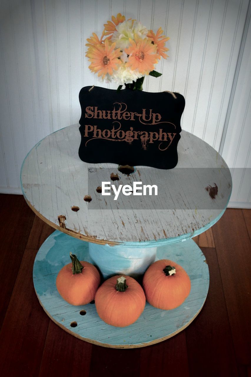 STACK OF BREAD WITH FLOWERS