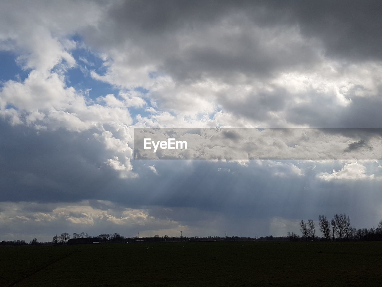 SCENIC VIEW OF LANDSCAPE AGAINST CLOUDY SKY