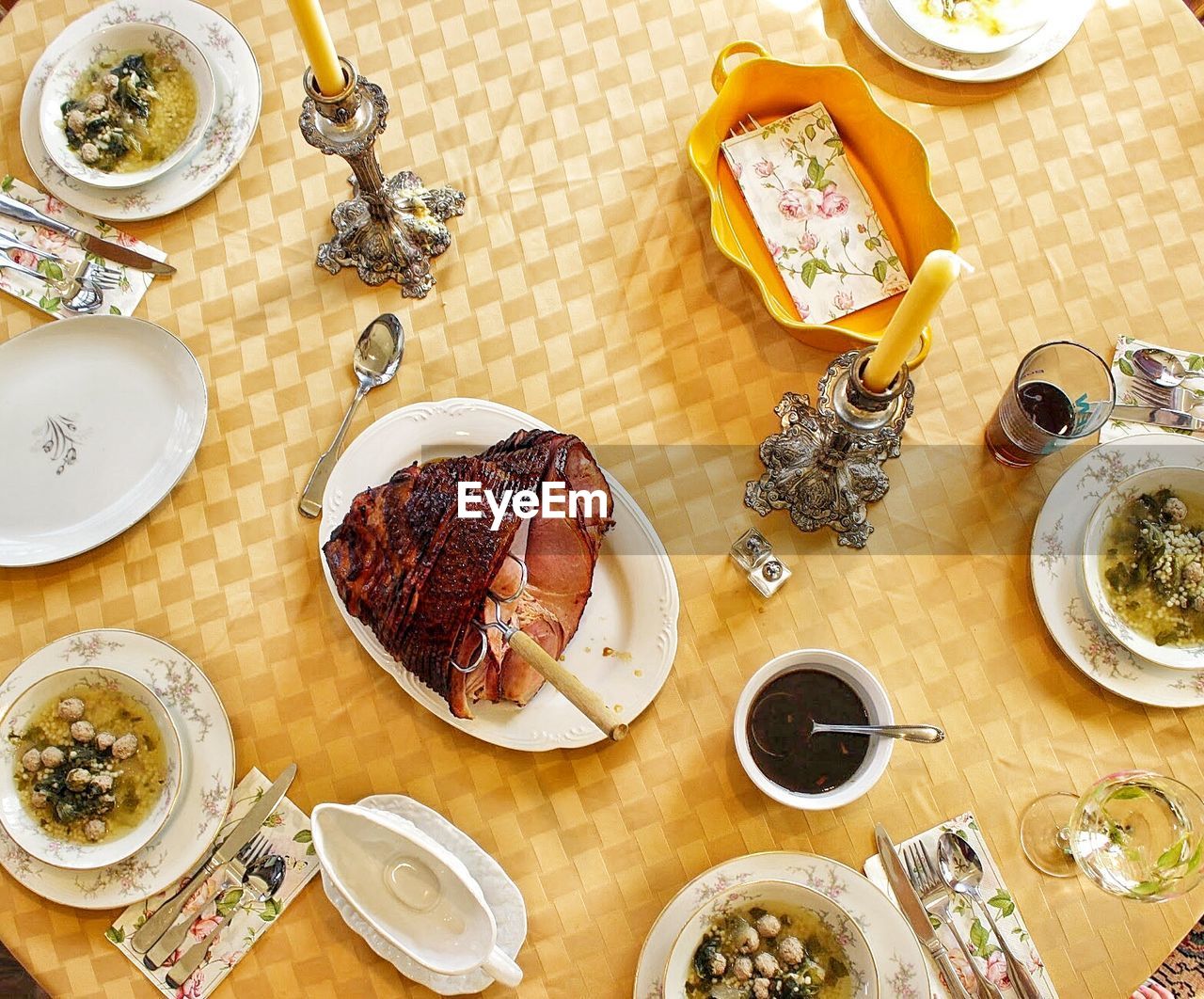 HIGH ANGLE VIEW OF MEAL ON TABLE