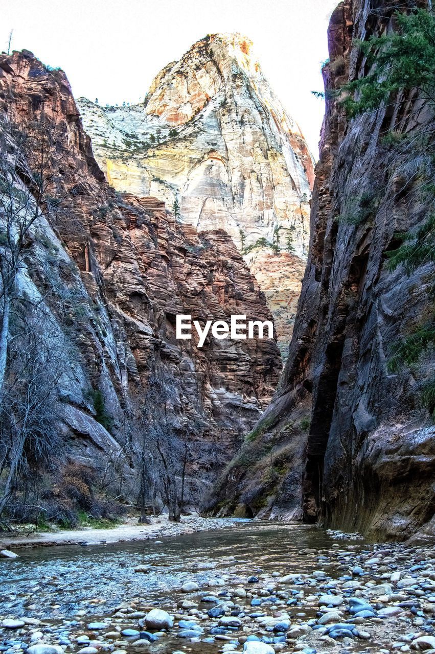 SCENIC VIEW OF MOUNTAINS AND SEA