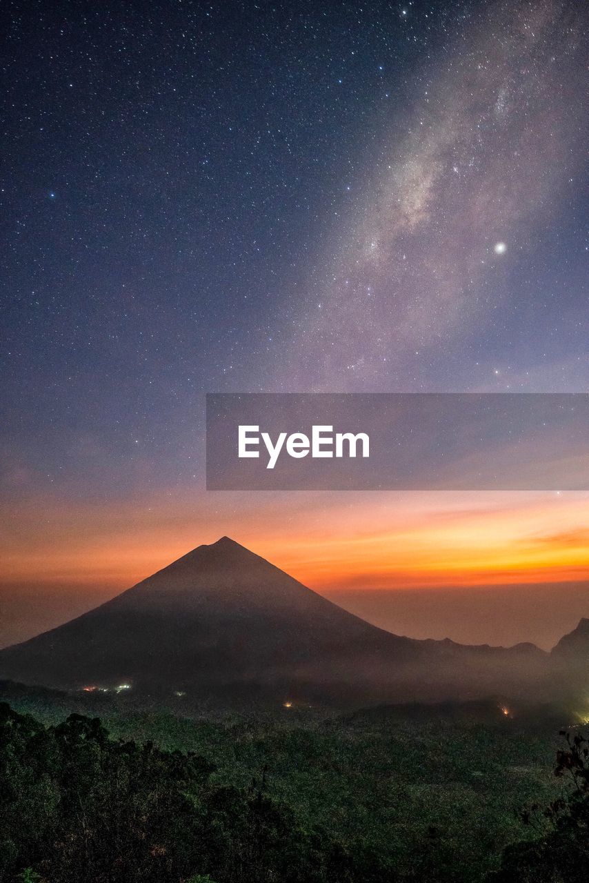 SCENIC VIEW OF LANDSCAPE AGAINST SKY DURING SUNSET