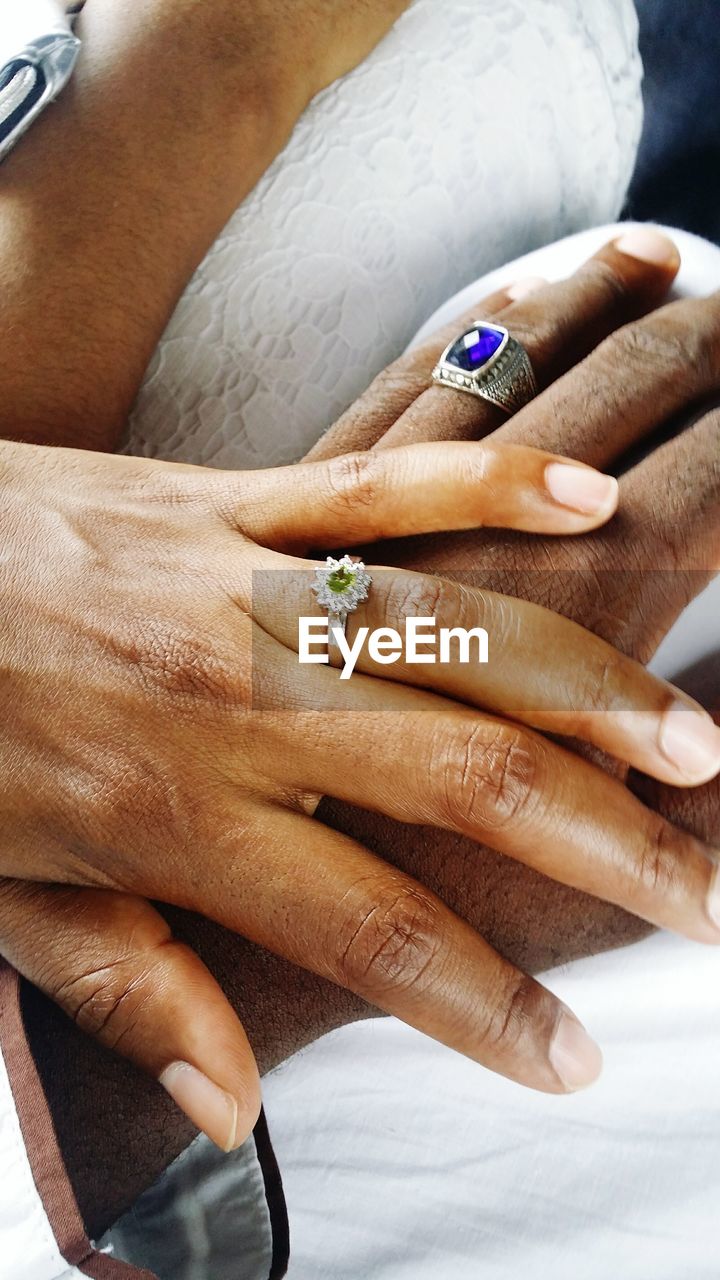 CROPPED IMAGE OF HAND