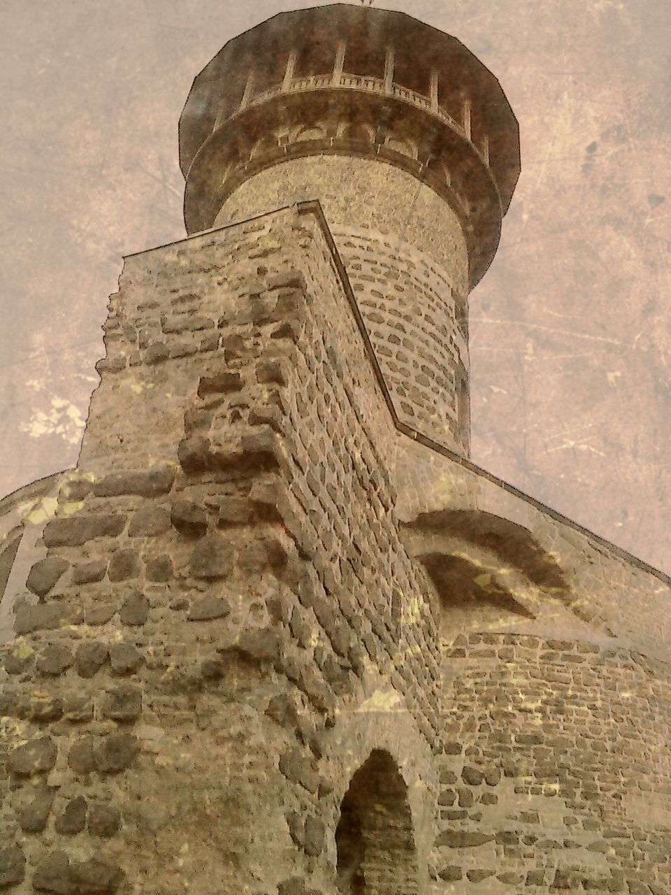 LOW ANGLE VIEW OF OLD RUINS