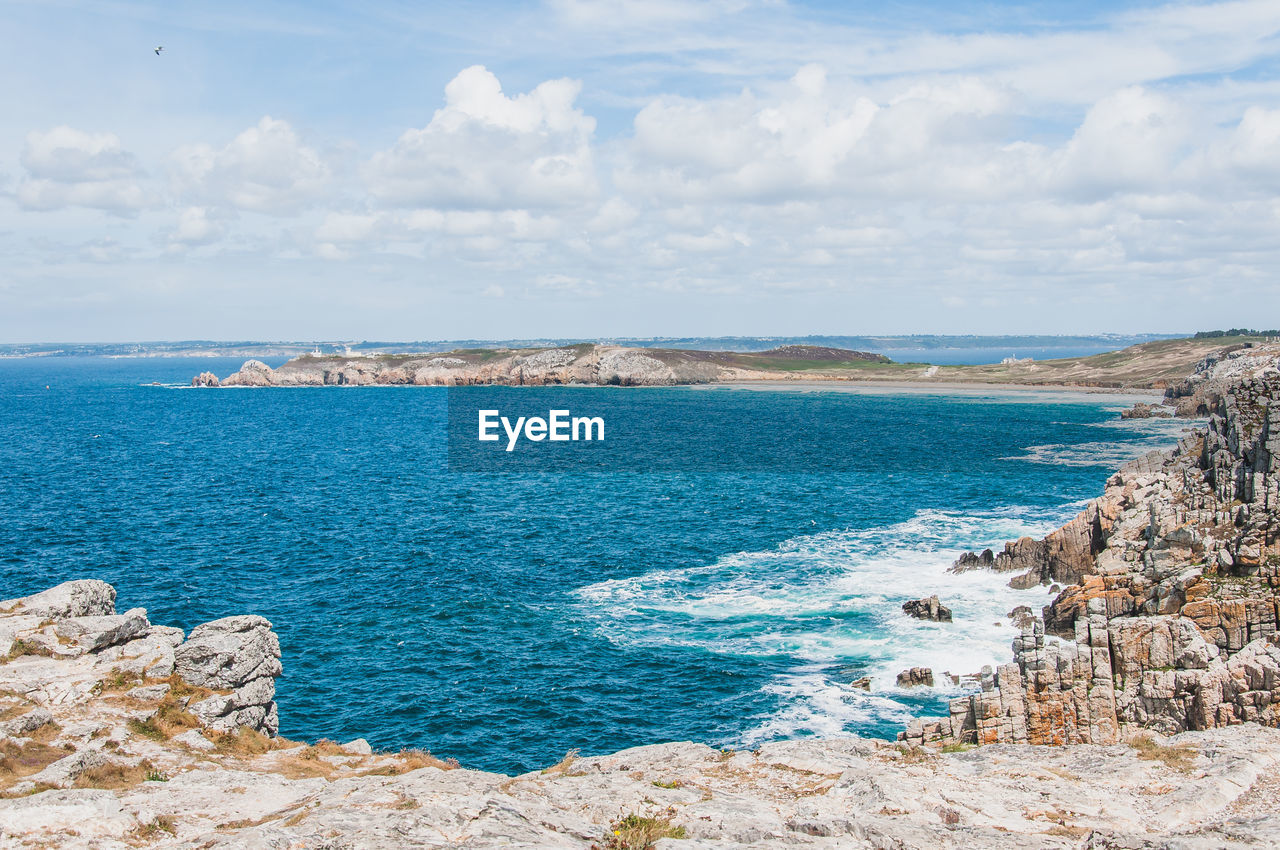 PANORAMIC VIEW OF BEACH AGAINST SKY