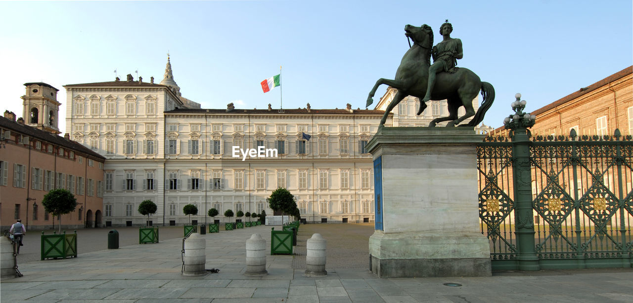 Statue of historic building against sky